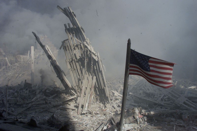 © Reuters. FILE PHOTO OF AMERICAN FLAG FLYING AS WORLD TRADE CENTER SMOKE AND DUST
LINGERS IN AIR.