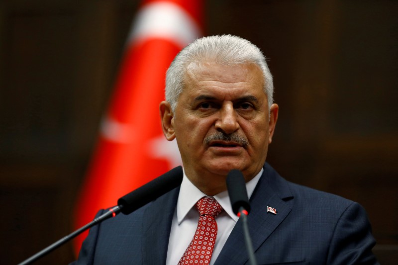 © Reuters. رئيس وزراء تركيا: سنقوم بكل ما يلزم للتصدي للانقلاب العسكري