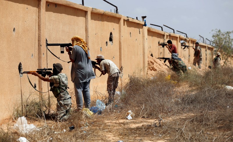 © Reuters. خسائر في صفوف قوات ليبية تقاتل الدولة الإسلامية في سرت
