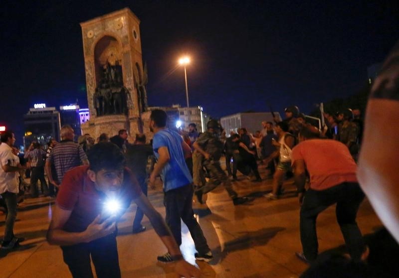 © Reuters. مسؤول تركي كبير: مقتل 42 شخصا في أنقرة خلال محاولة الانقلاب