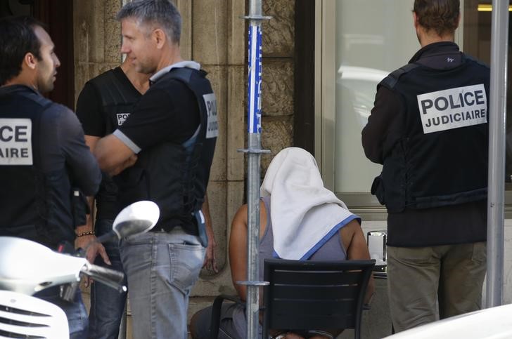 © Reuters. شرطة فرنسا تقبض على 3 مشتبه بهم خلال حملة في نيس