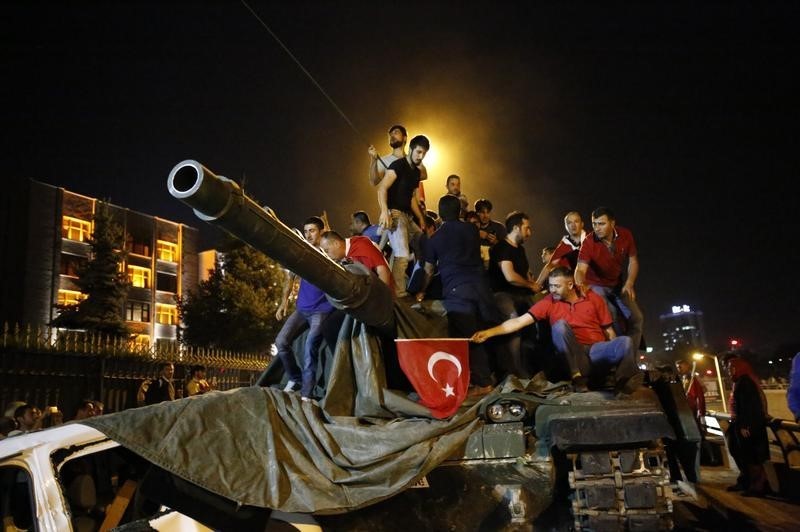 © Reuters. UN PUTSCH DÉJOUÉ EN TURQUIE