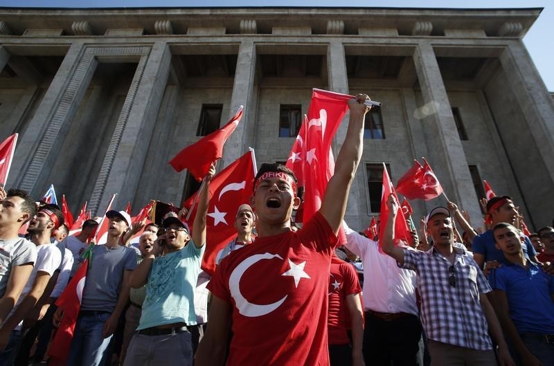 © Reuters. الأحزاب الأربعة الرئيسية في تركيا تندد بمحاولة الانقلاب
