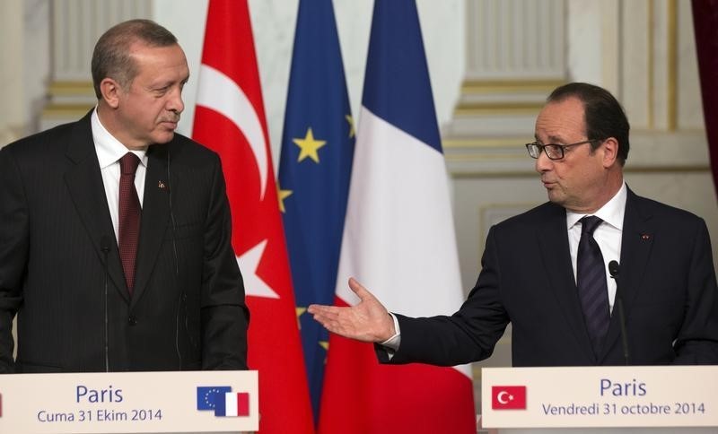 © Reuters. رئيس فرنسا يخشى من عودة تركيا إلى القمع بعد محاولة الانقلاب