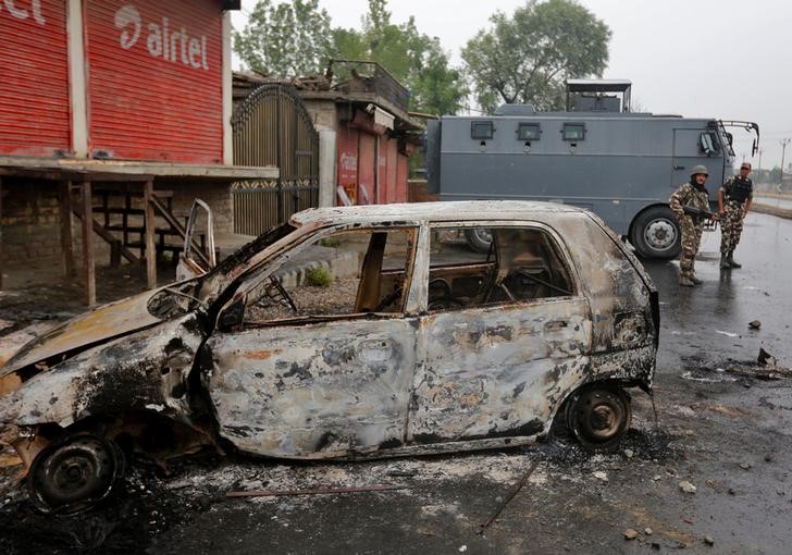 © Reuters. تعتيم إعلامي في ولاية جامو وكشمير الهندية في محاولة لوقف اضطرابات