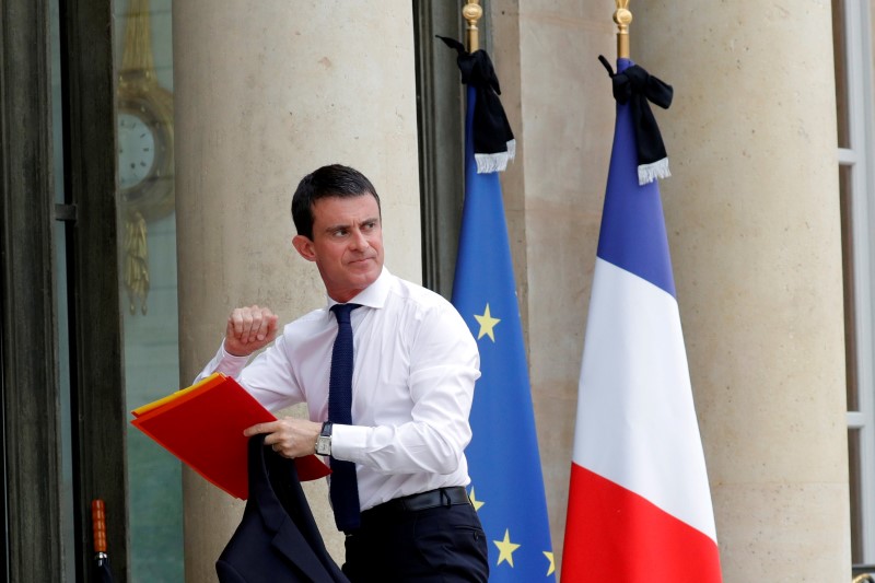 © Reuters. MANUEL VALLS DÉNONCE "LA TRUMPISATION DES ESPRITS"