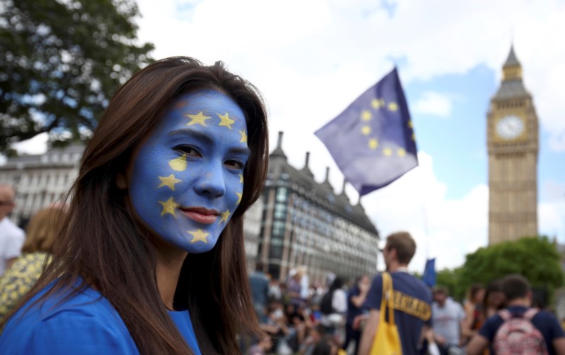 © Reuters. A woman with a painted face poses for a photograph during a demonstration against Britain's decision to leave the European Union, in central London