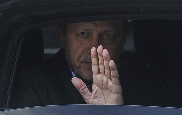 © Reuters. إردوغان: تركيا ستكتب لأمريكا وحكومات غربية للمطالبة بإعادة أنصار كولن