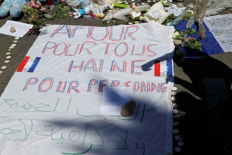 © Reuters. LE TUEUR DE NICE A ENVOYÉ UNE PHOTO, "HEUREUX", AVANT L'ATTAQUE