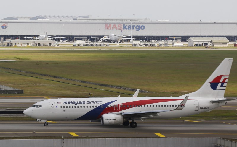 © Reuters. Malaysia Airlines plane arrives at Kuala Lumpur International Airport in Sepang, Malaysia