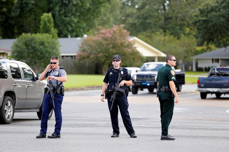 © Reuters. مقتل 3 ضباط شرطة في إطلاق نار بولاية لويزيانا الأمريكية