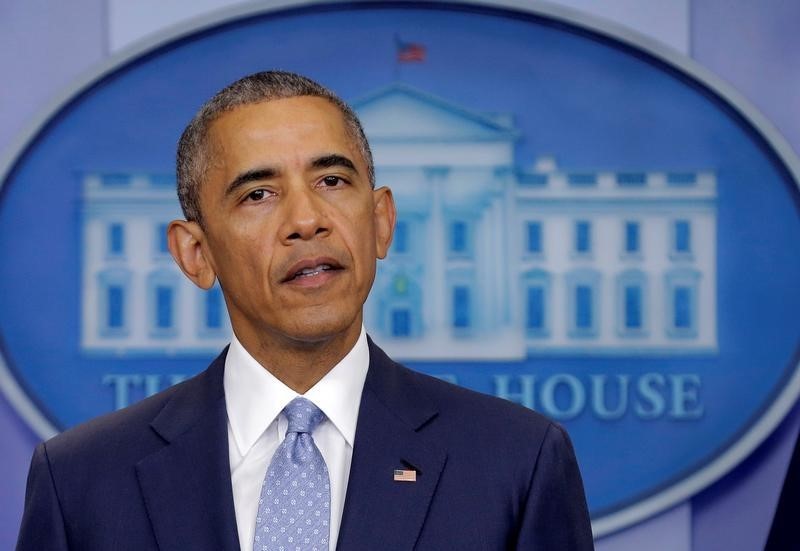 © Reuters. أوباما يدعو للوحدة الوطنية بعد هجوم باتون روج