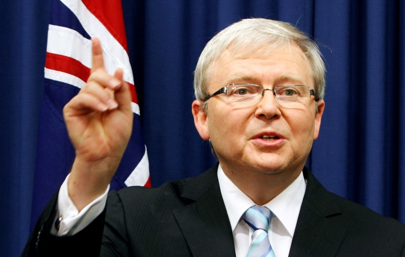 © Reuters. File photo of Australia's former PM Kevin Rudd gesturing at a news conference in Brisbane