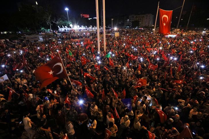 © Reuters. Principal partido opositor turco insta a respetar la ley en respuesta al golpe