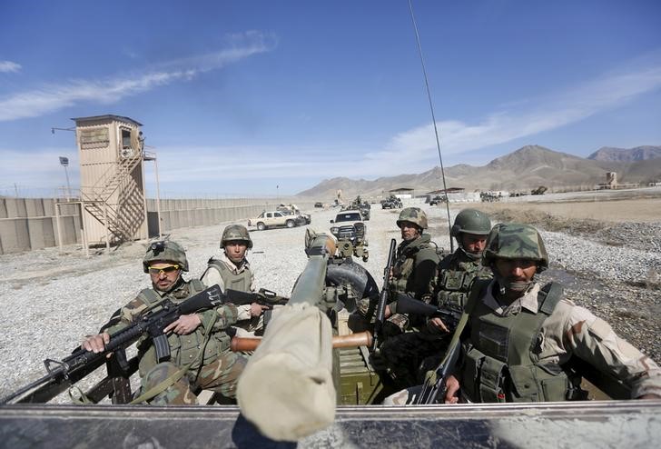 © Reuters. القوات الأفغانية ترى دلائل مبشرة بعد أن أصابت طلعات جوية مواقع لطالبان