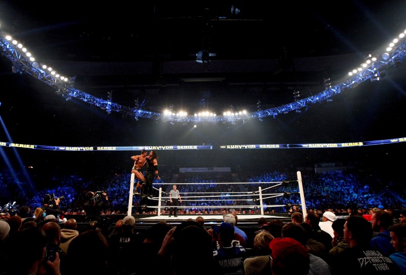 © Reuters. عشرات المصارعين يقاضون مؤسسة المصارعة (دبليو.دبليو.إي) بسبب إصابات عصبية