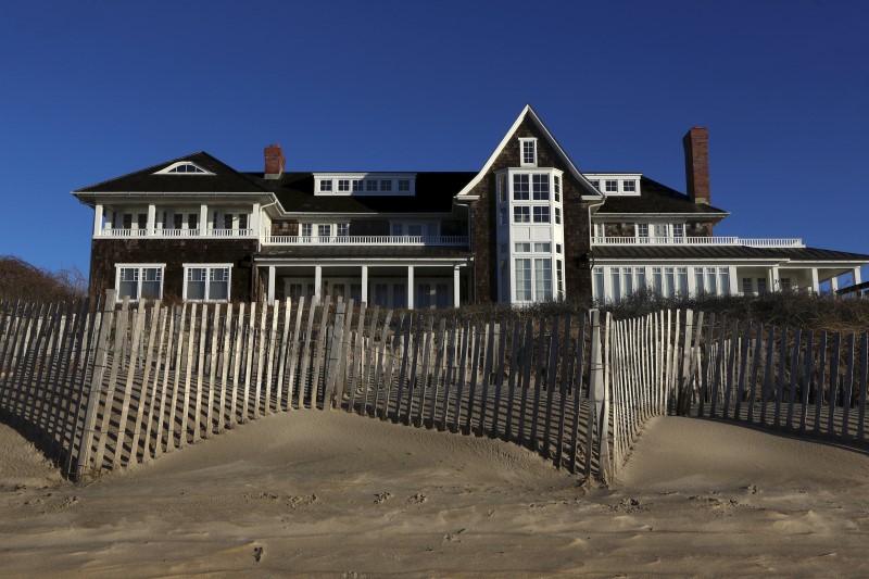 © Reuters. A beachfront residence is seen in East Hampton