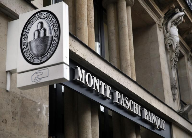 © Reuters. Una filiale del Monte dei Paschi