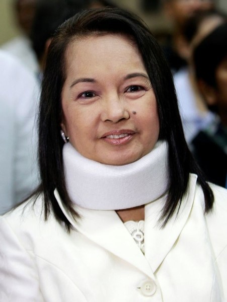 © Reuters. محكمة فلبينية تسقط دعوى اختلاس ضد أرويو وتأمر بإطلاق سراحها