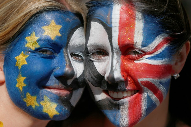 © Reuters. Manifestanti pro-Ue nel centro di Londra