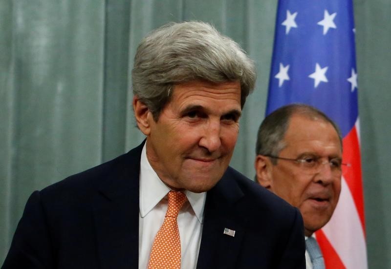 © Reuters. لافروف وكيري يبحثان الأزمة السورية وفضيحة المنشطات