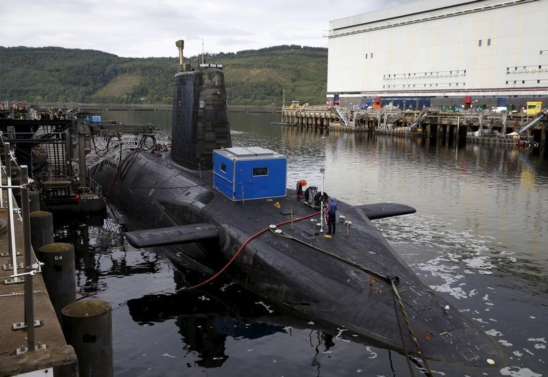 © Reuters. Nuclear submarine is seen at the Royal Navy's submarine base at Faslane