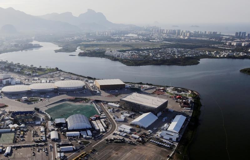 © Reuters. La mitad de los brasileños se opone a organizar Olímpicos de Río, según una encuesta