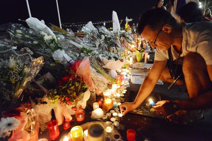 © Reuters. Homenagens às vítimas de ataque em Nice