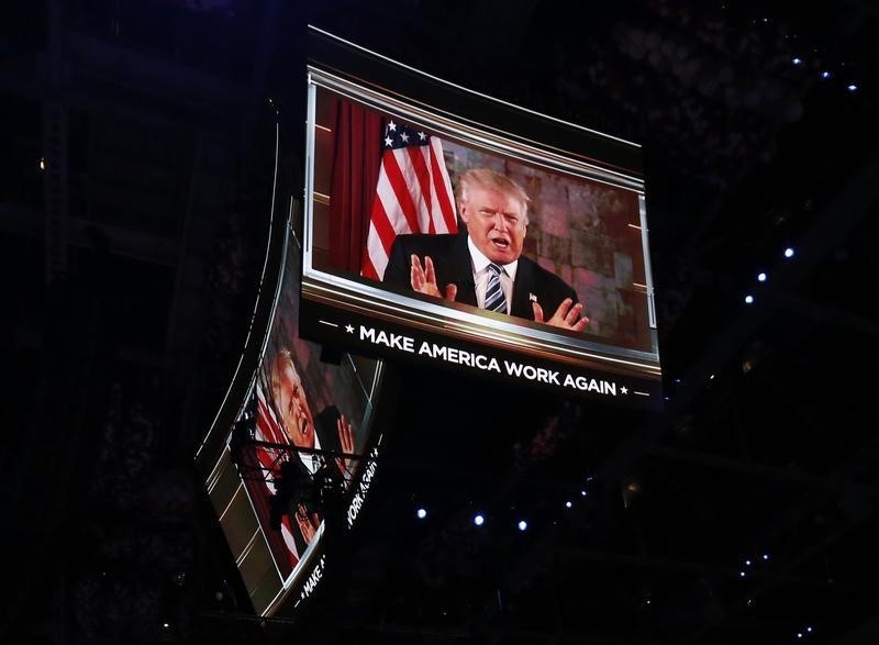 © Reuters. Trump obtiene la nominación presidencial republicana en EEUU