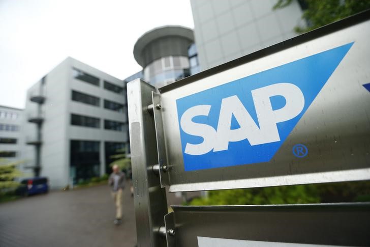 © Reuters. Логотип SAP AG на здании штаб-квартиры компании в Вальдорфе, Германия