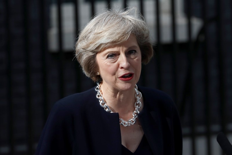 © Reuters. Britain's Prime Minister, Theresa May, speaks to the media outside number 10 Downing Street, in central London