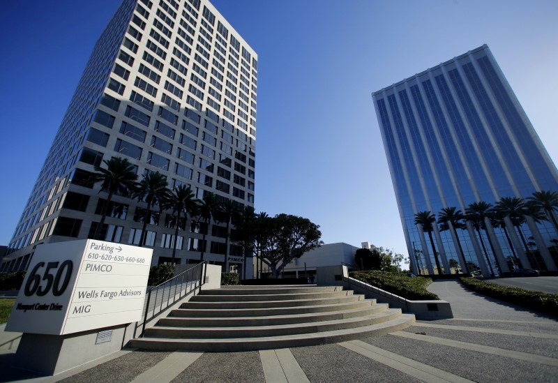 © Reuters. File photo of the offices of PIMCO in Newport Beach
