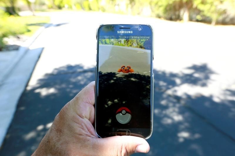 © Reuters. Illustration of the augmented reality mobile game "Pokemon Go"