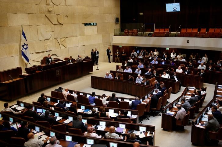 © Reuters. برلمان إسرائيل يقر قانونا للمساءلة ومنتقدون يقولون إنه يستهدف النواب العرب