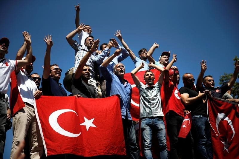 © Reuters. تلفزيون: وقف أربعة من رؤساء الجامعات في تركيا عن العمل