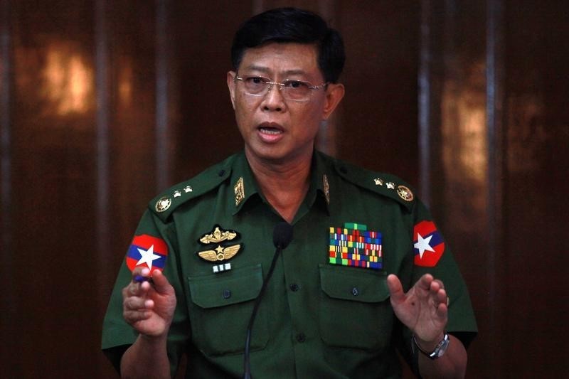 © Reuters. Deputy Major General and chief of military intelligence Mya Tun Oo attends a press conference in Yangon