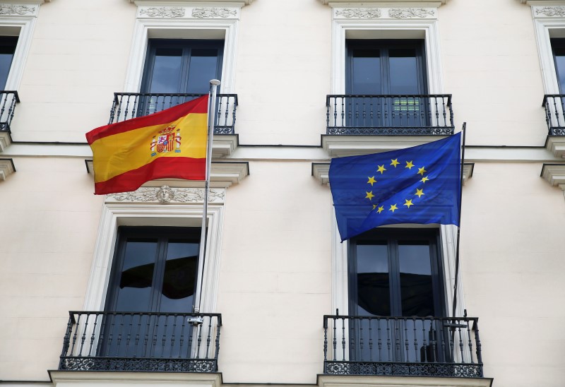 © Reuters. CE decidirá tras el verano si suspende los fondos de la UE a España y Portugal