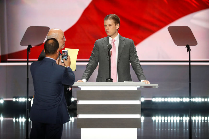 © Reuters. Eric Trump, son of presumptive U.S. Republican Presidential candidate Donald Trump, participates in a walkthrough ahead of the third night of the Republican National Convention at Quicken Loans Arena in Cleveland, Ohio