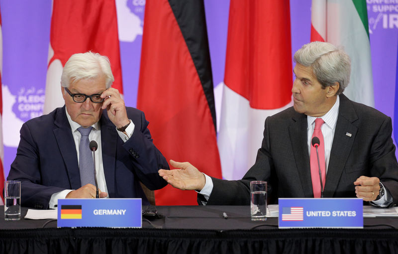 © Reuters. U.S. Secretary of State Kerry gestures to German Foreign Minister Steinmeier during a Pledging Conference in Support of Iraq in Washington.