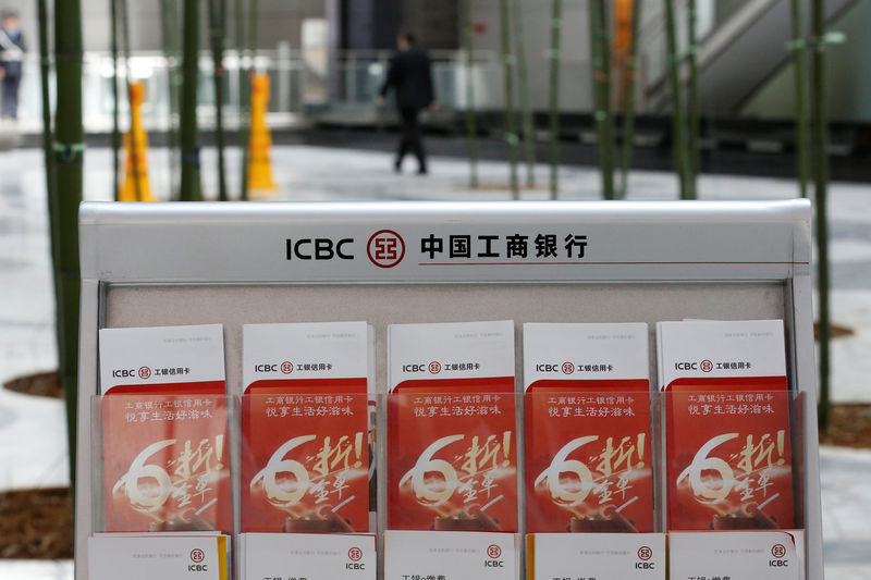 © Reuters. Industrial and Commercial Bank of China Ltd (ICBC)'s leaflets are displayed at its branch in Beijing