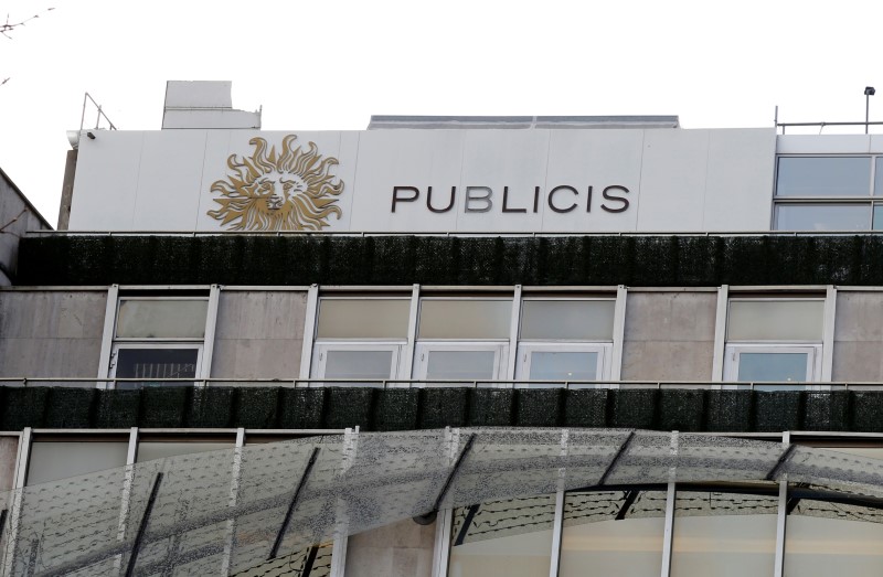© Reuters. The logo of Publicis Groupe is seen on the company's headquarters in Paris