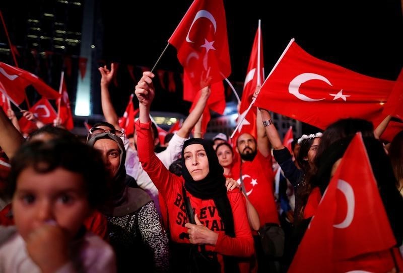 © Reuters. Turquía declara estado de emergencia tras golpe de Estado fallido