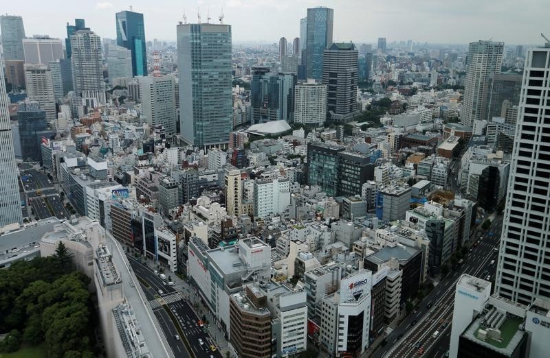 © Reuters. Japón planea estímulos por al menos 186.600 mln dlr para apoyar la economía