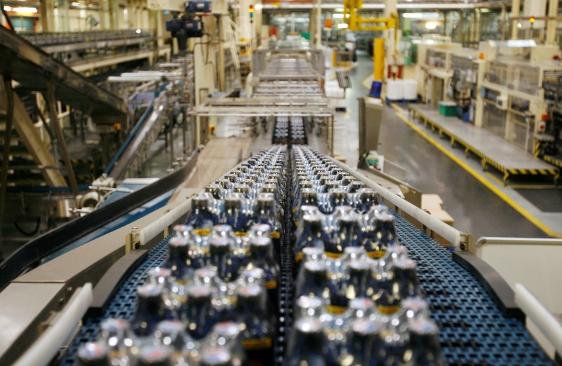 © Reuters. Bottles soft drinks made by drinks company Britvic sit on a conveyor belt at  Britvic's bottling plant in London