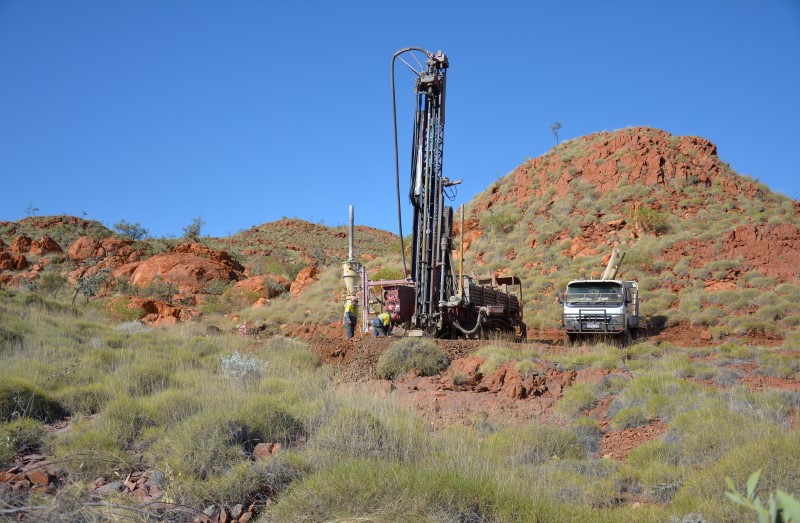 © Reuters. Undated handout picture of Pilbara Minerals Limited's Pilgangoora lithium mine under construction in the Pilbara region of Western Australia