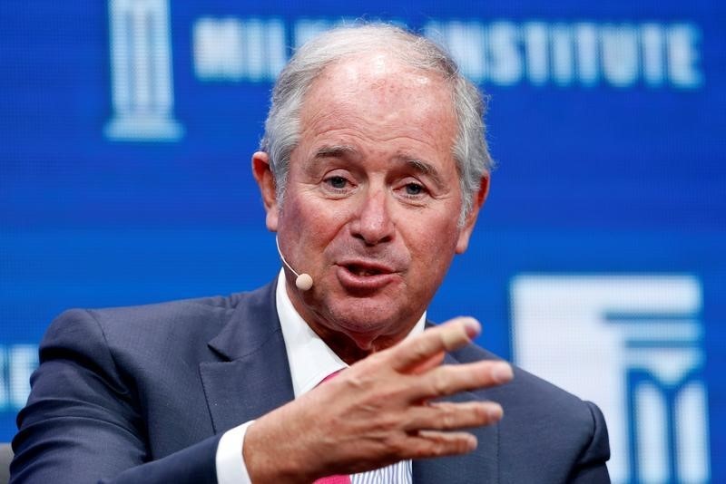 © Reuters. Stephen Schwarzman, Chairman, CEO and Co-Founder of Blackstone, speaks at the Milken Institute Global Conference in Beverly Hills