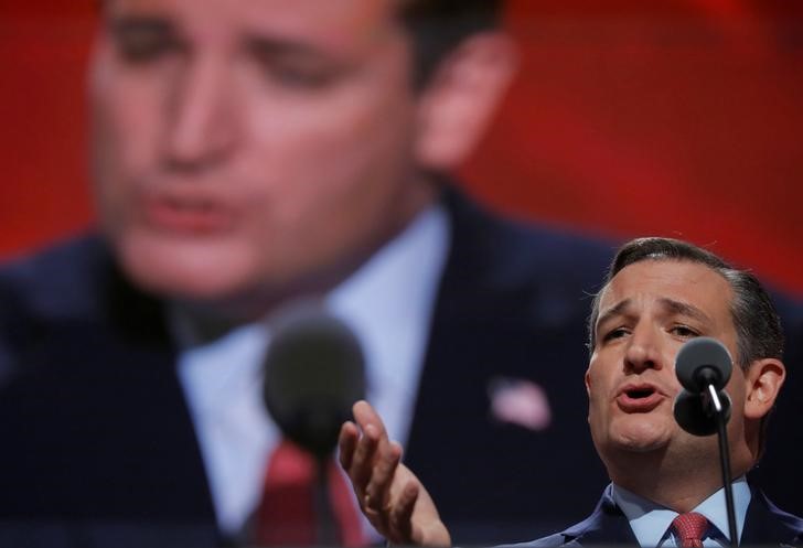 © Reuters. Former Republican U.S. presidential candidate Ted Cruz speaks during the third night of the Republican National Convention in Cleveland