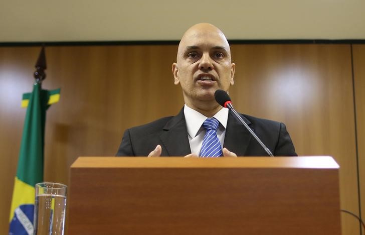 © Reuters. Il ministro della Giustizia brasiliano Alexandre de Moraes oggi durante la conferenza stampa