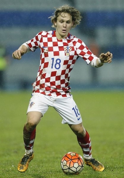 © Reuters. El croata Halilovic se va del Barça al SV Hamburg
