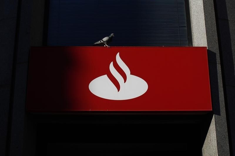© Reuters. El Santander se convierte en principal patrocinador de La Liga española